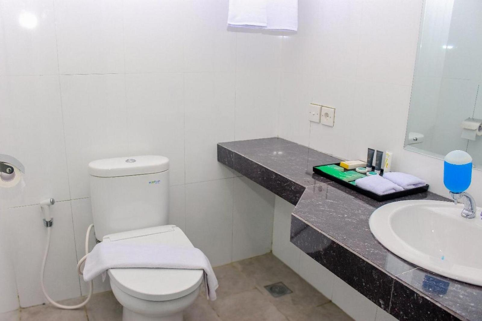 Azza Hotel Palembang Buitenkant foto